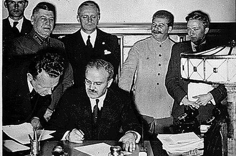 Пакт Молотова-Ріббентропа – підписання