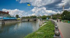 В Харькове второй раз за месяц меняют флаг Украины
