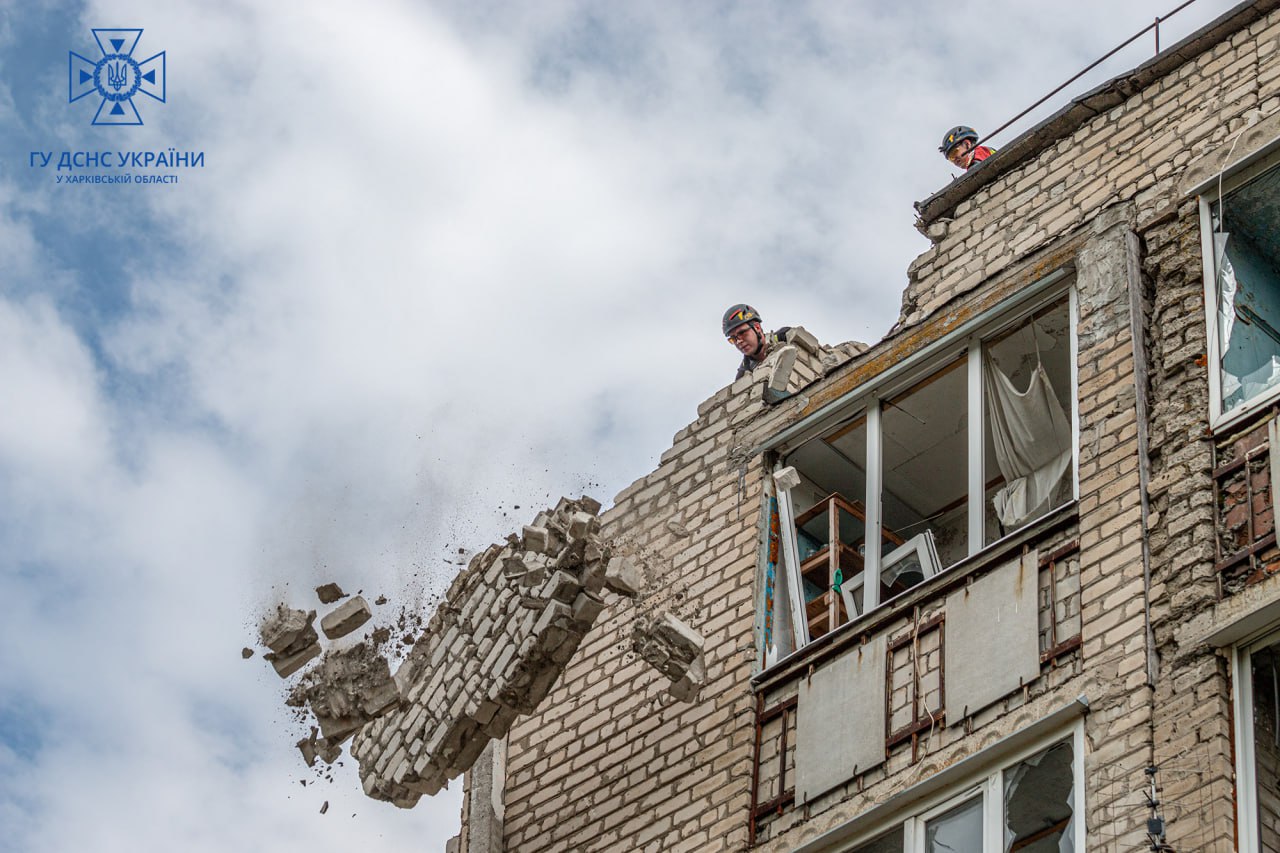 Разбор руин на Первомайской, 2, в Изюме 2