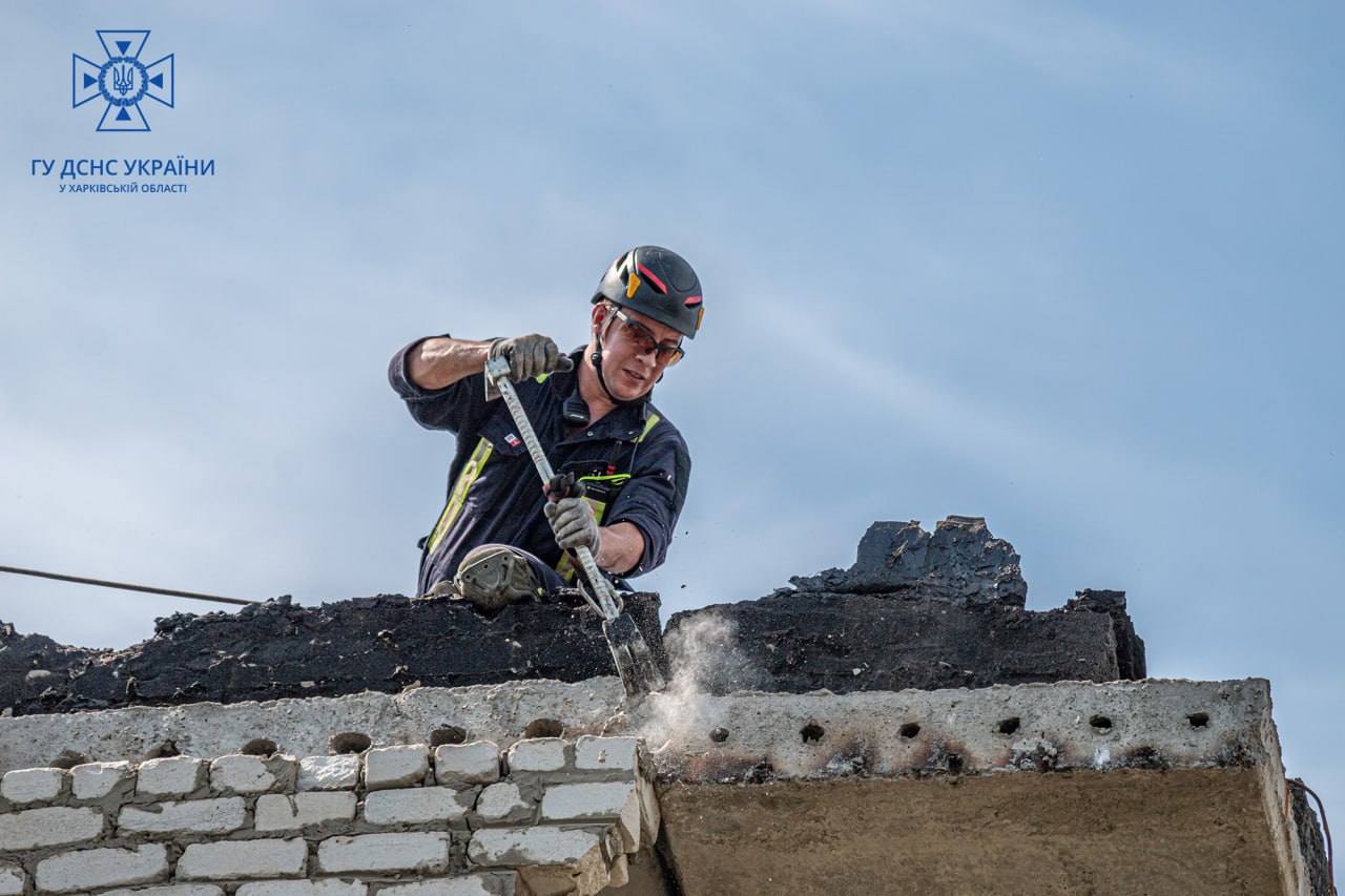 Разбор руин на Первомайской, 2, в Изюме 3