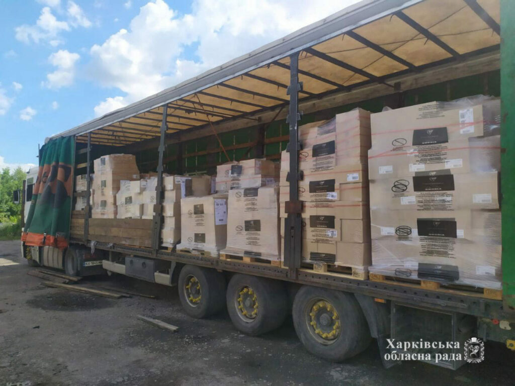 Гуманитарка для школ: Харьковщина получила 20 тонн канцтоваров из Франции