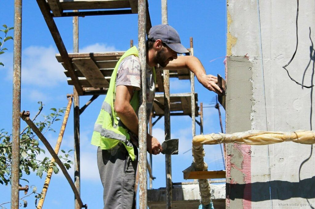 Зарабатывают на восстановлении: в Харькове заявили о завышении цен строителями