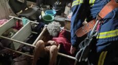 На Харківщині жінка застрягла в металевому стелажі: знадобилась допомога ДСНС