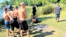 Упала в колодец, купаясь в пруду: на Харьковщине случилось ЧП с подростком