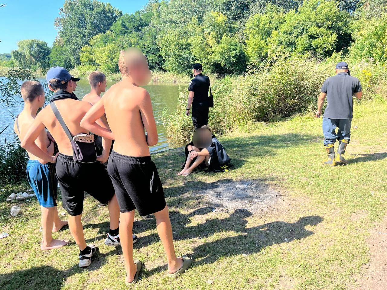 Упала в колодязь, купаючись у ставку: на Харківщині сталася НП із підлітком