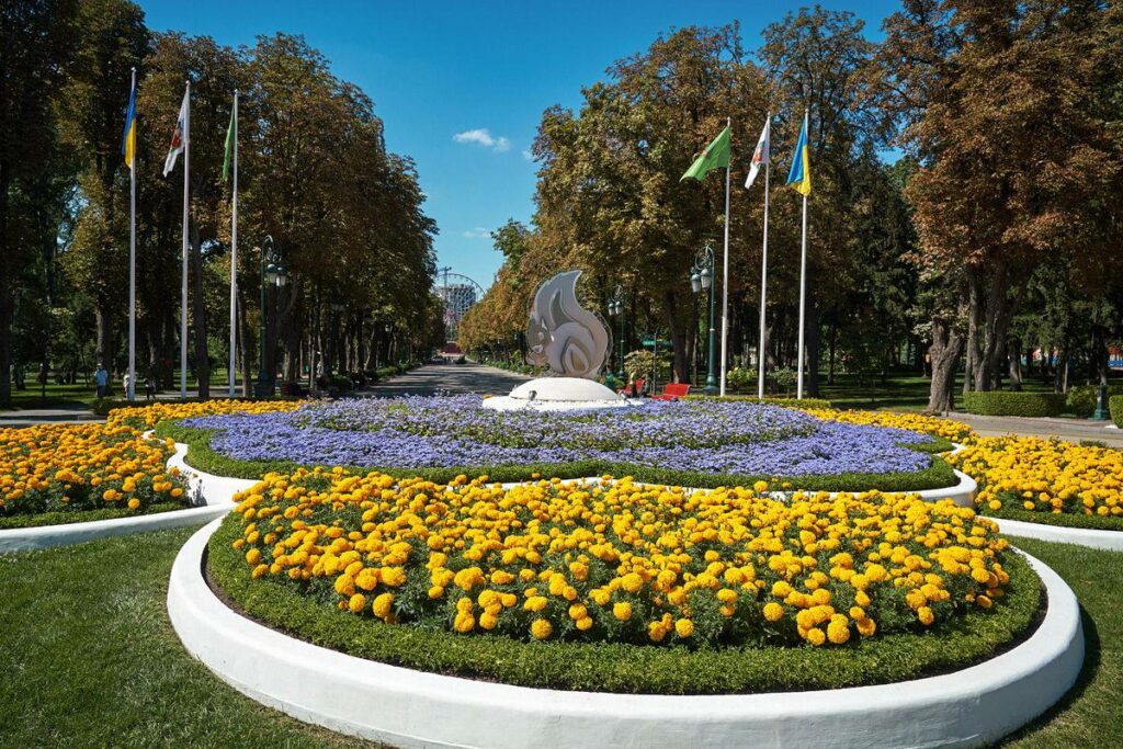 У Центральному парку Харкова висадять рослини-герої (відео)
