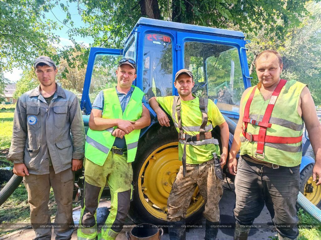 Працювали і вночі: Терехов похвалив комунальників за ремонт водопроводу (фото)