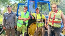 Працювали і вночі: Терехов похвалив комунальників за ремонт водопроводу (фото)