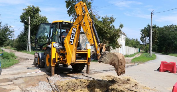 В частном секторе Новобаварского района восстанавливают водоводы