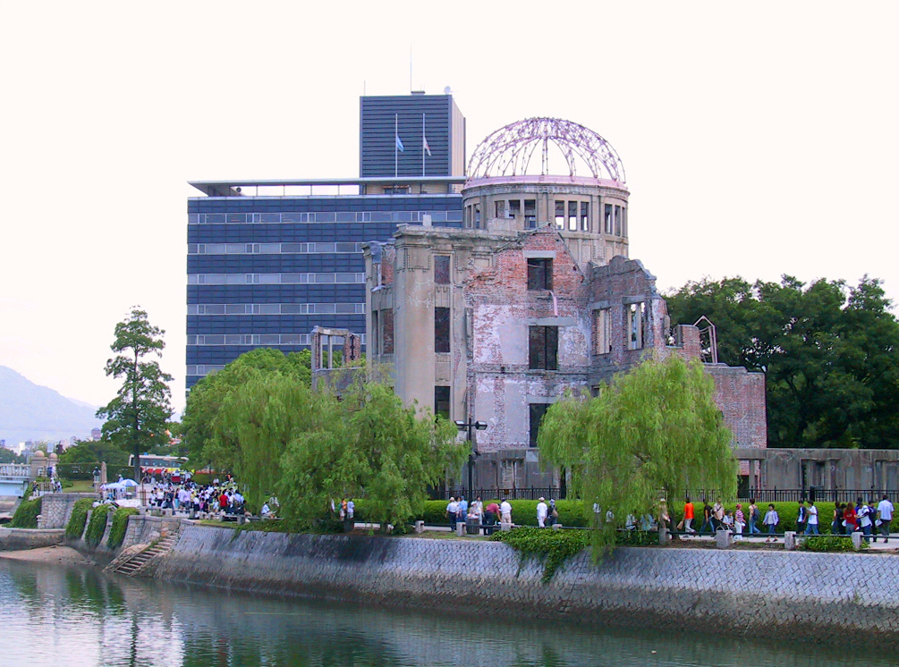 Место удара ядерной бомбы по Хиросиме - мемориал
