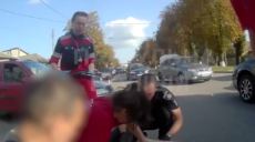 У Харкові в аварії травмувався водій скутера (відео)