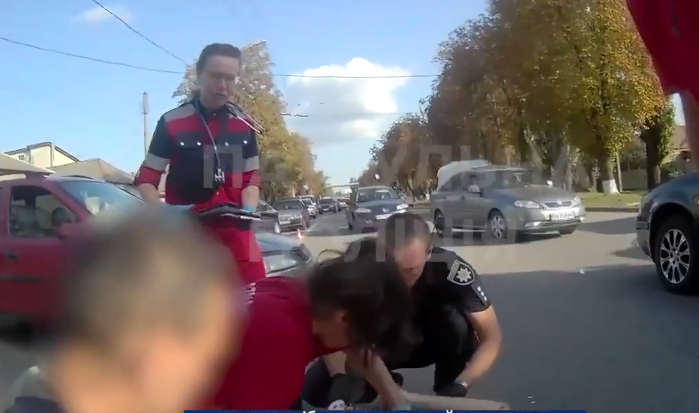 У Харкові в аварії травмувався водій скутера (відео)