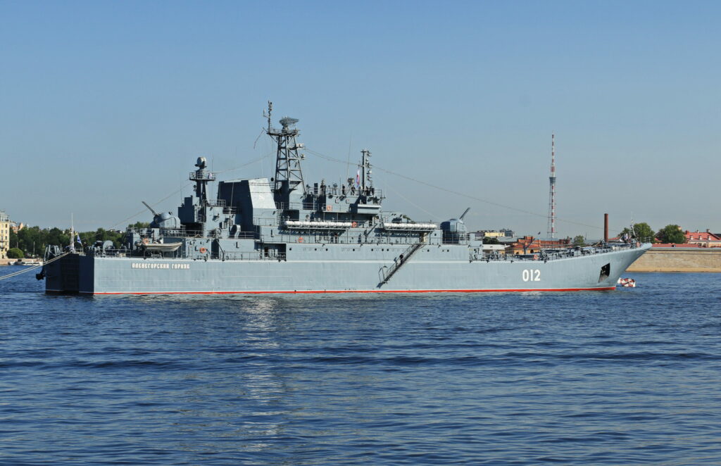 Військовий корабель РФ “Оленегорский горняк” пошкодив дрон СБУ – ЗМІ (відео)