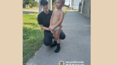 У Харкові чотирирічна дитина в одних трусах сама блукала вулицею