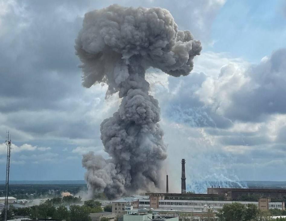 Вибух у Підмосков’ї: зруйновано завод, який працював на армію (фото, відео)