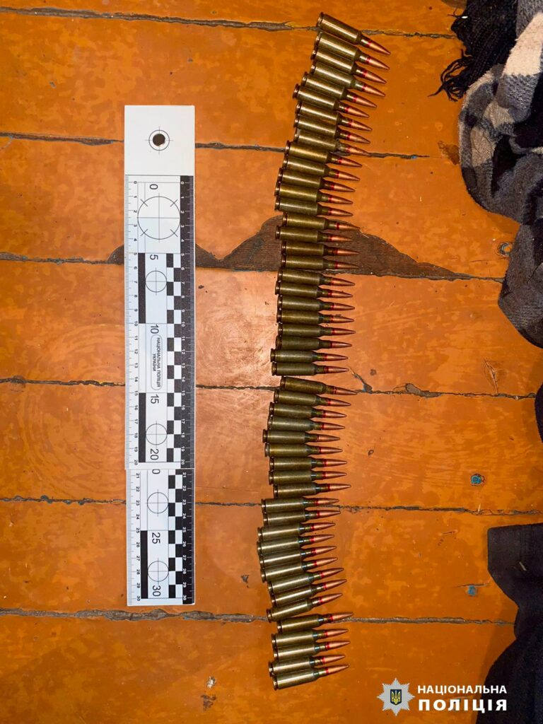 Склад вибухівок і боєприпасів знайшли вдома у мешканця Чугуївщини (фото)