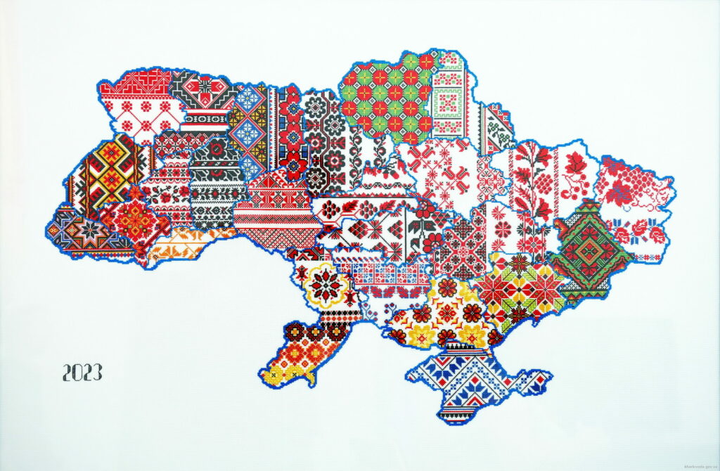 Карту Украины вышили на Харьковщине ко Дню Независимости (фото)