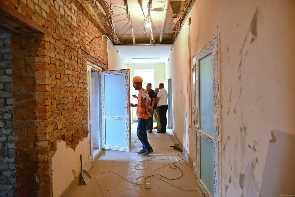 Почти 50 домов восстанавливают на Харьковщине: где идут работы – ХОВА