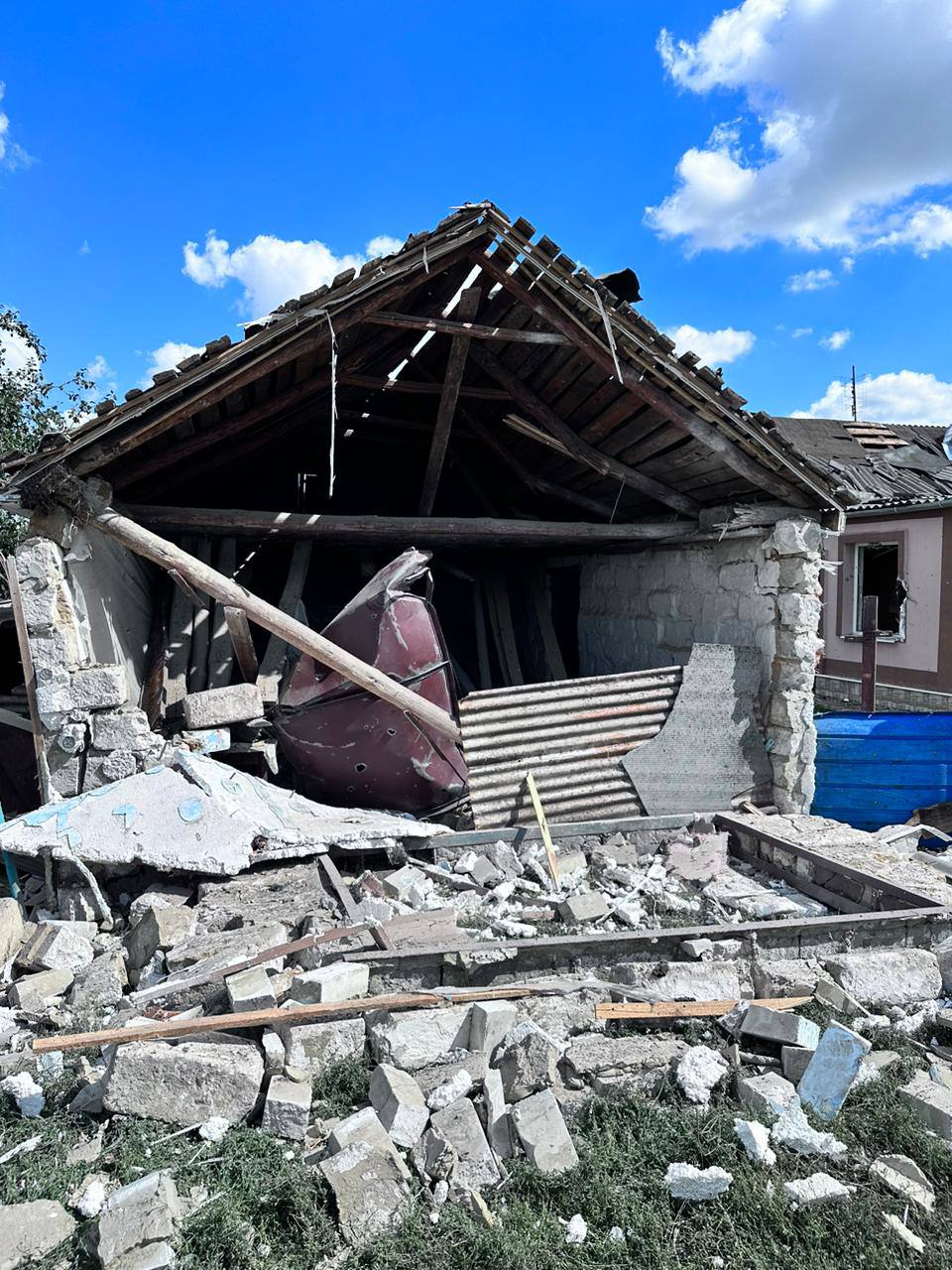 РФ ударила тремя управляемыми авиабомбами по Изюмщине: повреждены пять домов