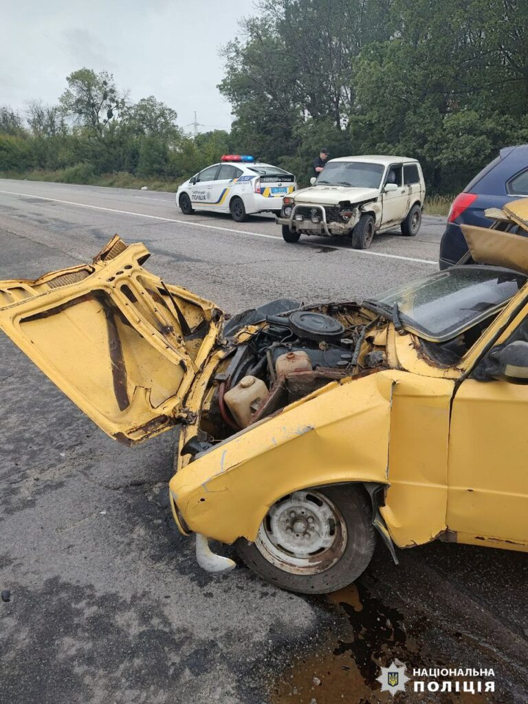 Троє постраждалих: на Окружній Харкова сталася ДТП з трьома автівками (фото)