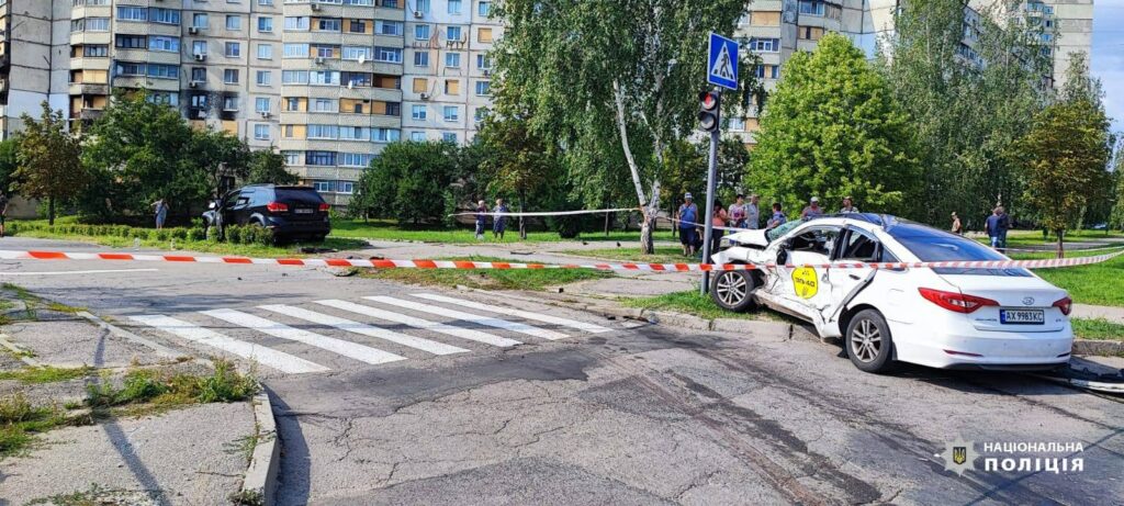У Харкові біля супермаркету сталася смертельна ДТП: загинув водій таксі
