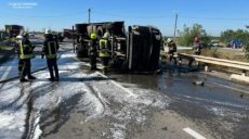 Фура с водкой перевернулась из-за ДТП и вспыхнула на кольцевой в Харькове