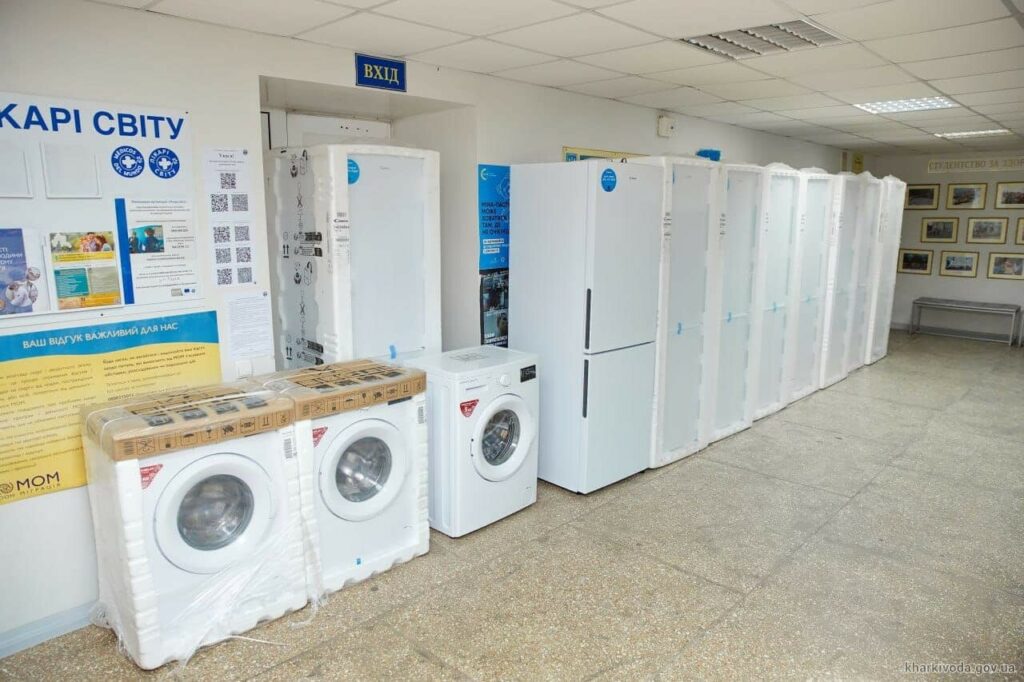 10 холодильников и 3 «стиралки» передала ООН переселенцам в Харькове