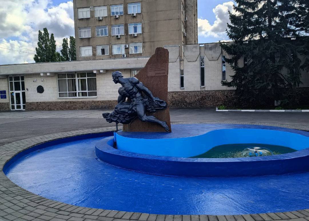 У Харкові відновили пам’ятник водопровідникам