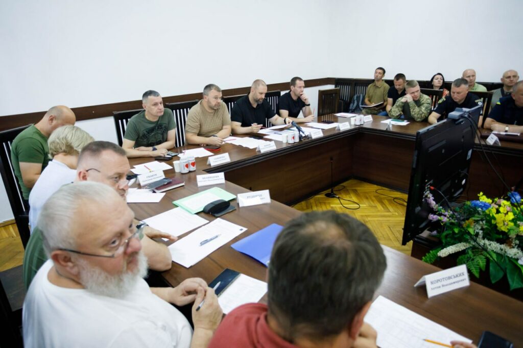 Смешанную форму анонсировали 11 школ, но нужно проверить укрытия — Синегубов