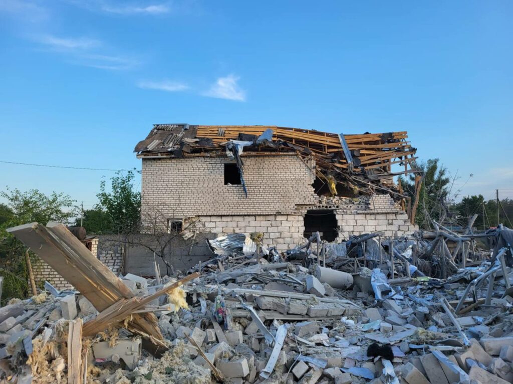 Авиабомба ударила в дом на Харьковщине: погибла женщина, ранен мужчина