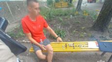 На Салтівці перехожому бризнули в обличчя з балончика і відібрали годинник