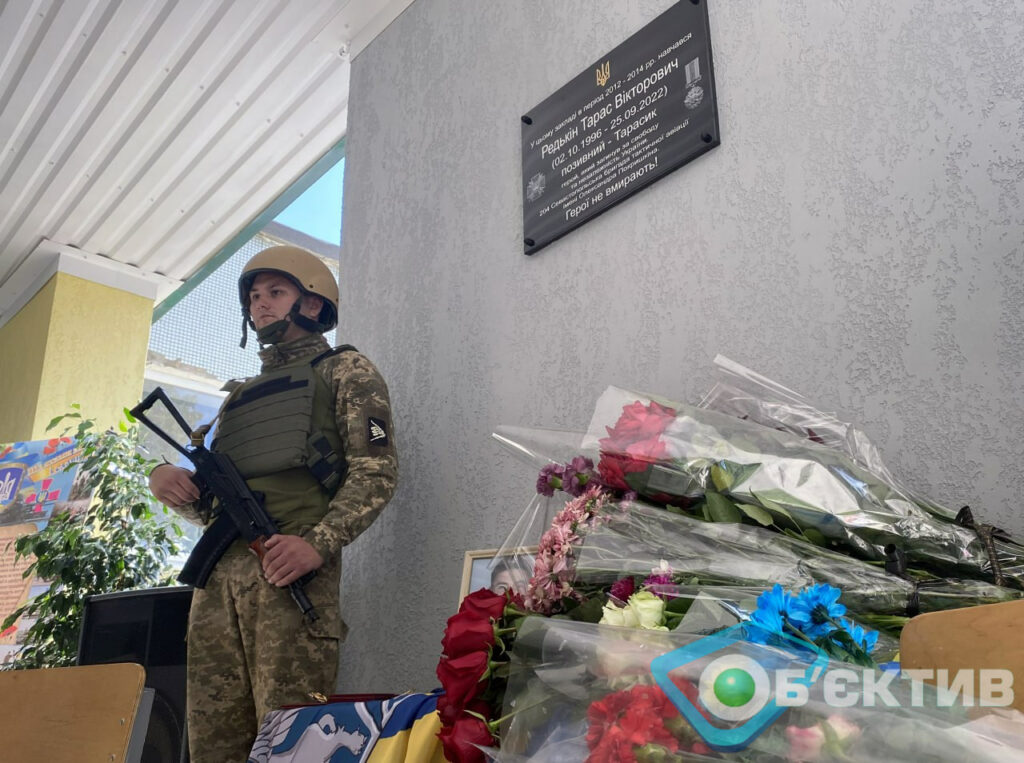 «Ребенок от Бога»: погибшему летчику установили мемориальную доску в Харькове