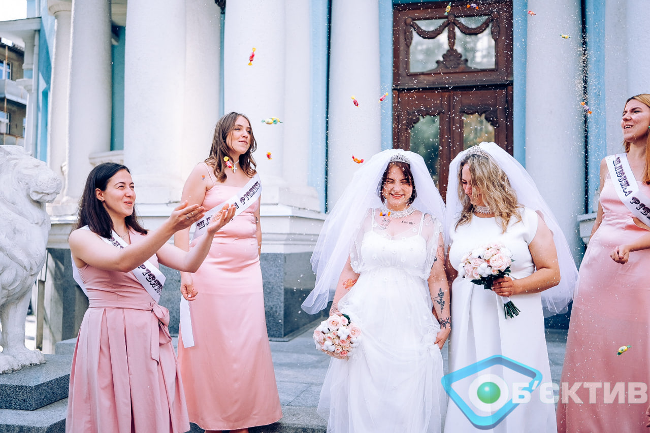Лесбийская свадьба: военная и активистка «поженились» в Харькове (фото, видео)