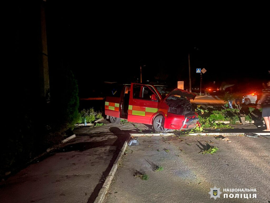 Загиблий і шість постраждалих: у Харкові зіткнулися два “фольксвагени” (фото)