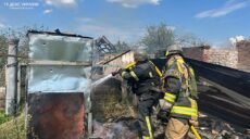 Горели дома. 4 пожара вспыхнули после обстрела россиян села на Харьковщине