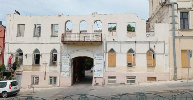 У центрі Харкова зупинили незаконну руйнацію будинку на Бурсацькому узвозі