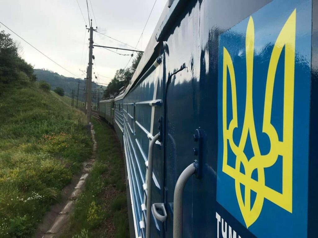 Додаткові потяги з Ізюма та Харкова до Львова призначає Укрзалізниця