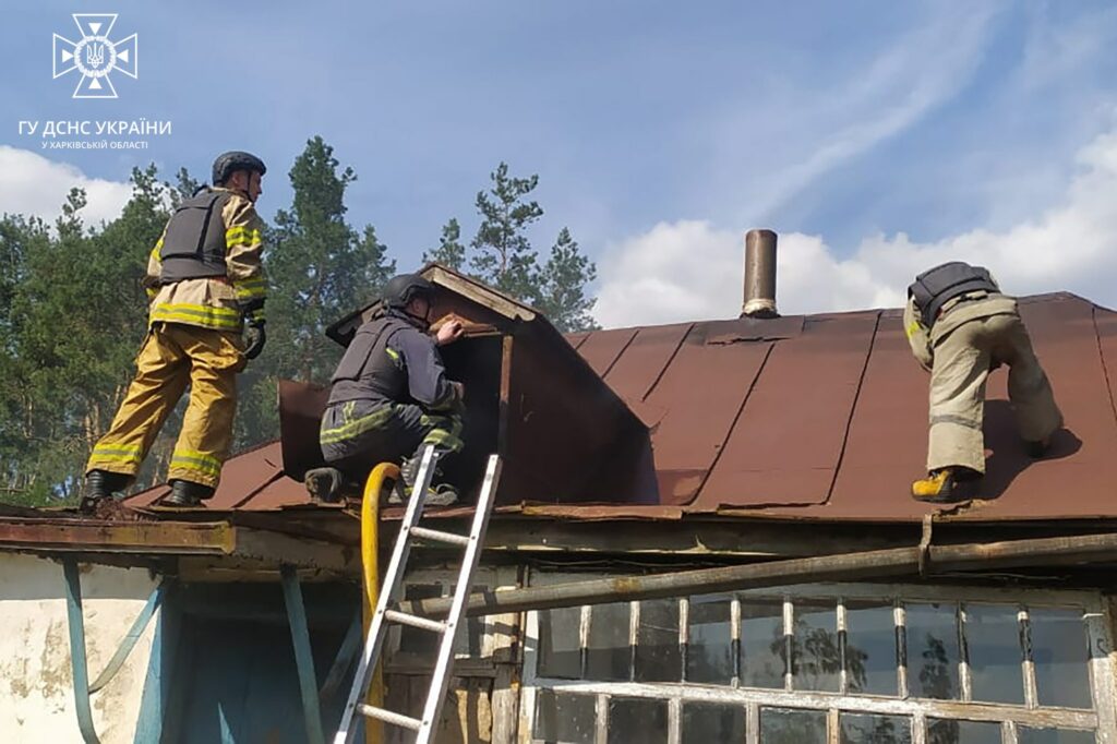 Обстріли: на Куп’янщині важко поранено чоловіка, а на Чугуївщині гасили пожежі