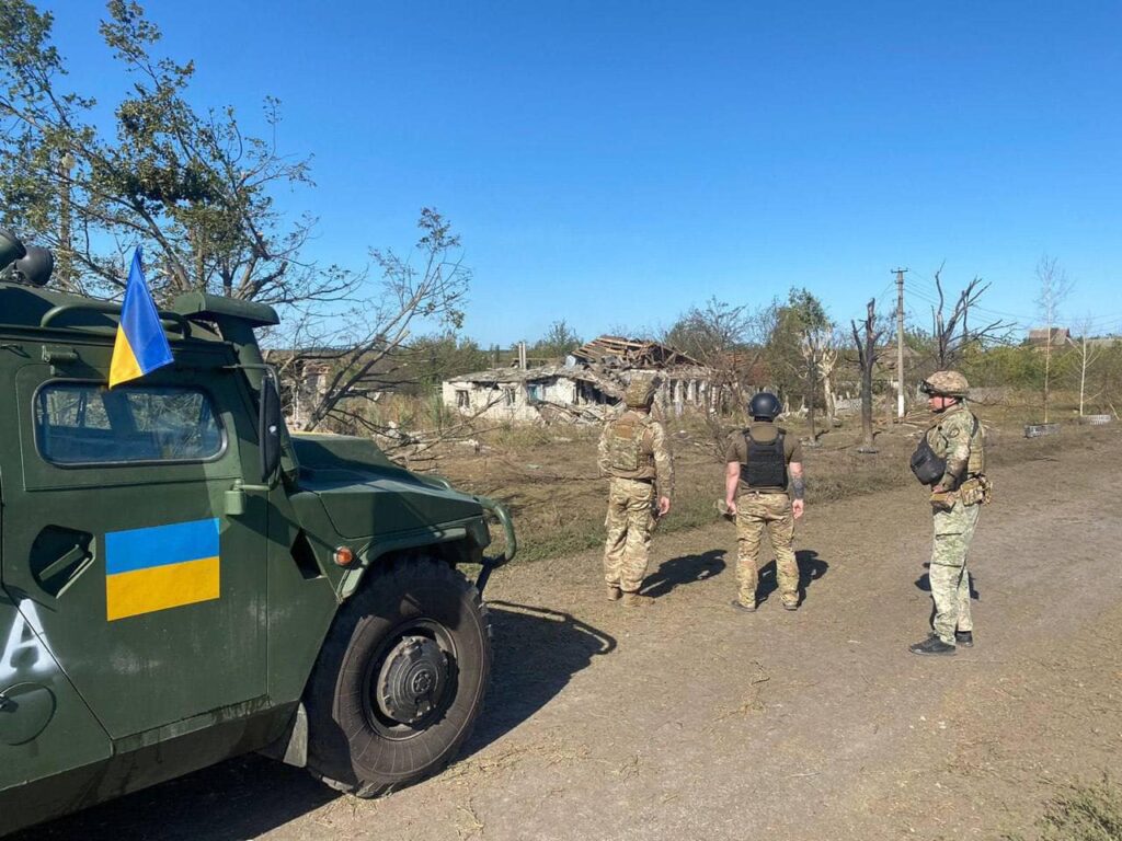 В Куп’янську слідчі на місця «прильотів» їздять на «затрофеєному» Тигрі (фото)