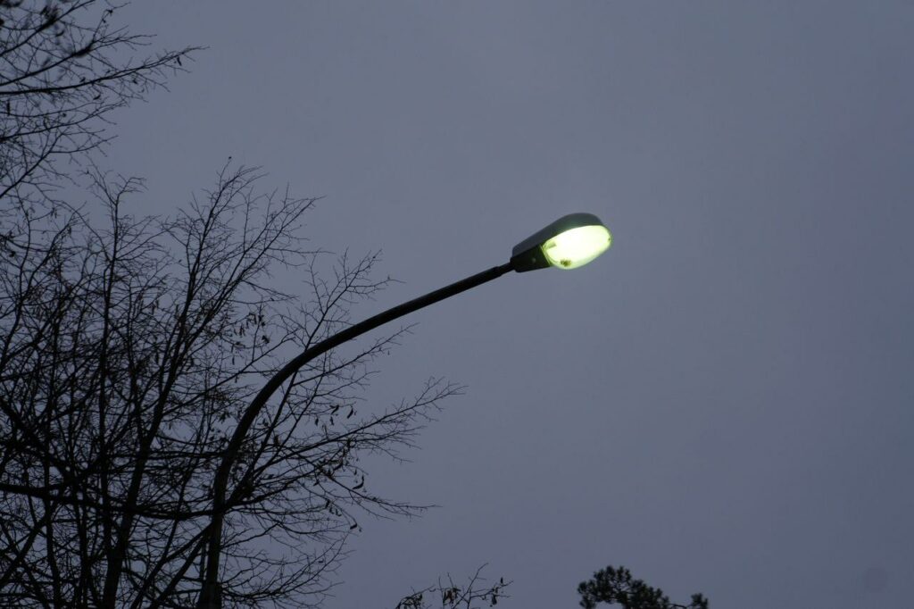 З 18 вересня в Чугуївській громаді вмикатимуть вуличне освітлення