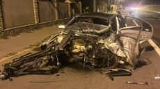 Вечером в Харькове «Skoda» влетела в столб: водитель умер в больнице (фото)