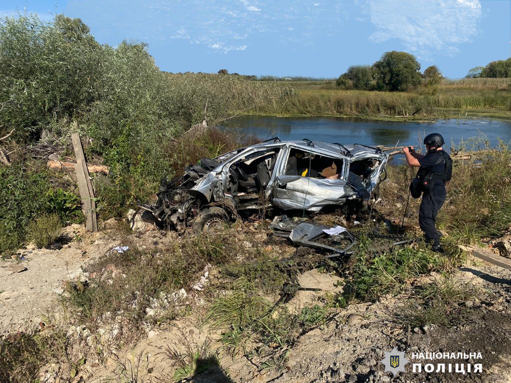 Розбите авто й 6 загиблих: поліція показала відео після удару РФ по Куп’янську