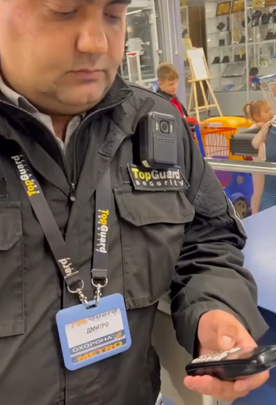 «Кастрюлю сними с головы»: языковой скандал в супермаркете в Харькове (видео)