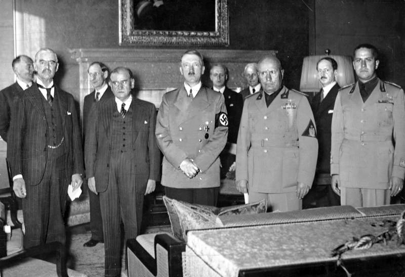 Мюнхенська угода: Чемберлен, Деладьє, Гітлер та Муссоліні