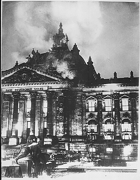 Пожар в Рейхстаге после поджога