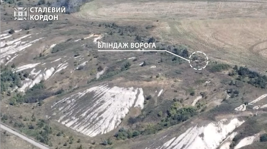 “Сюрприз!”: FPV-дрон розбив бліндаж ворога на Харківщині (відео)