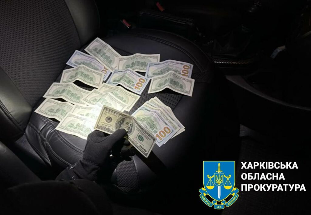 На взятке в Харькове «погорел» чиновник райадминистрации: подробности