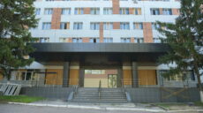 В Харькове ремонтируют детскую больницу, которую 4 раза обстреляли россияне