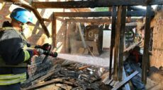 На Харківщині росіяни обстріляли село, спалахнула пожежа у гаражі – ДСНС