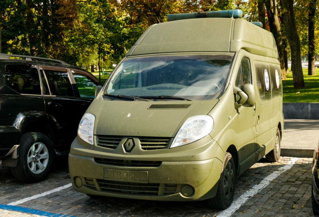 Авто екстреної допомоги передали в Харкові захисникам із 3-ї ОШБр (фото)